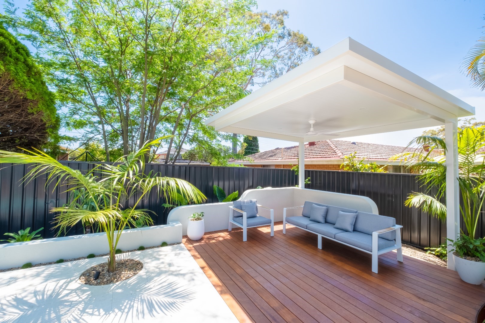 Luxe Cantilever
